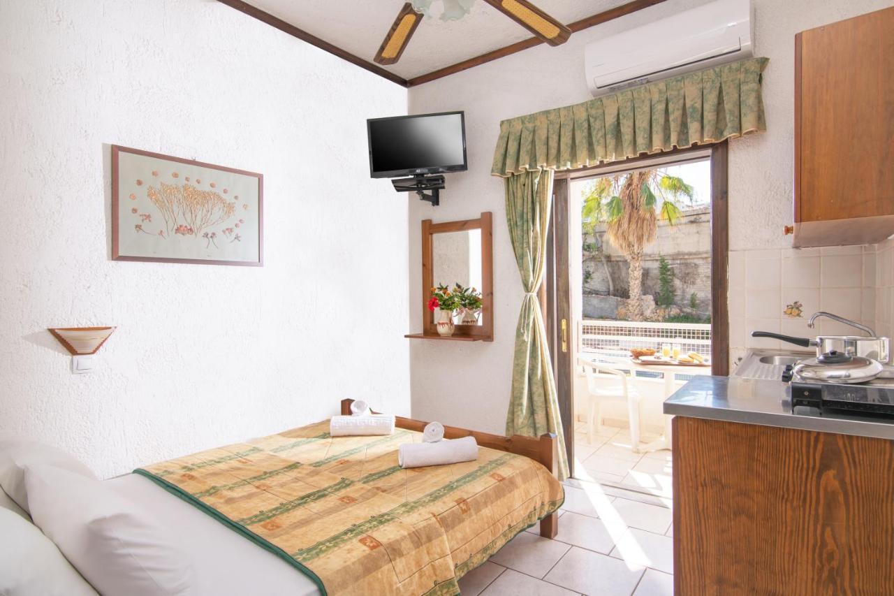 Iliostasi Beach Apartments Chersonissos Buitenkant foto